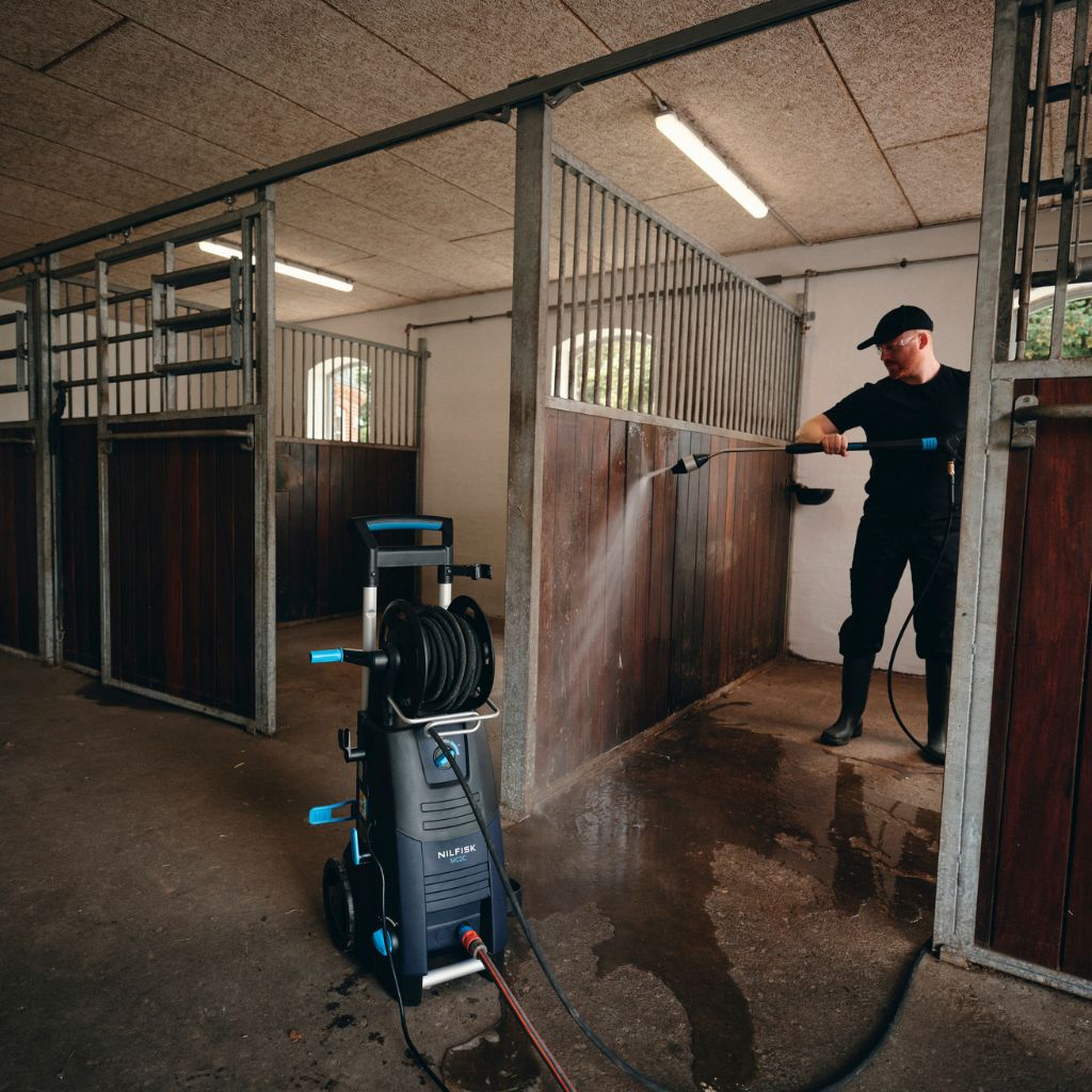 MC 2C 120/520 XT Pressure Washer Cleaning Stable